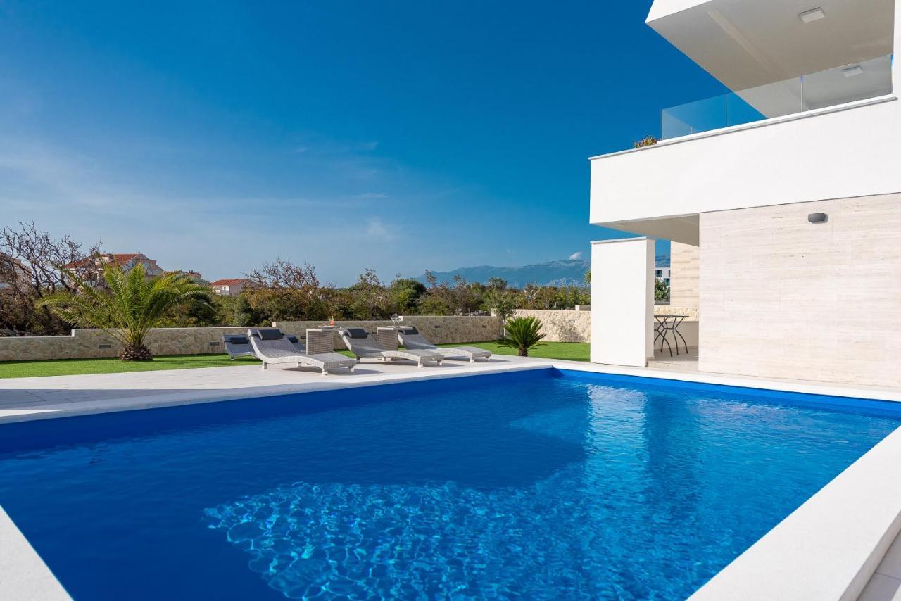 Apartments & Rooms Pool Villas Maris โนวาลยา ภายนอก รูปภาพ