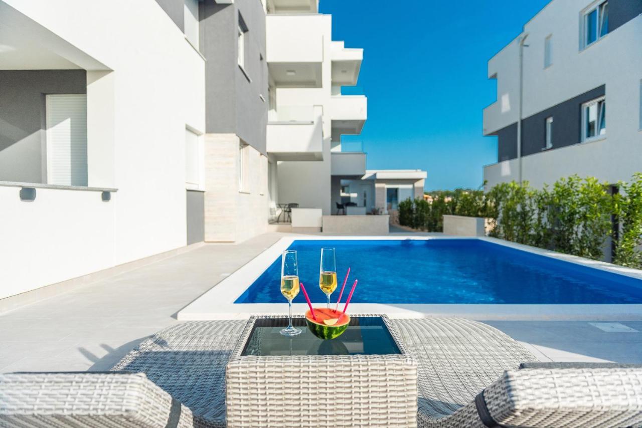 Apartments & Rooms Pool Villas Maris โนวาลยา ภายนอก รูปภาพ
