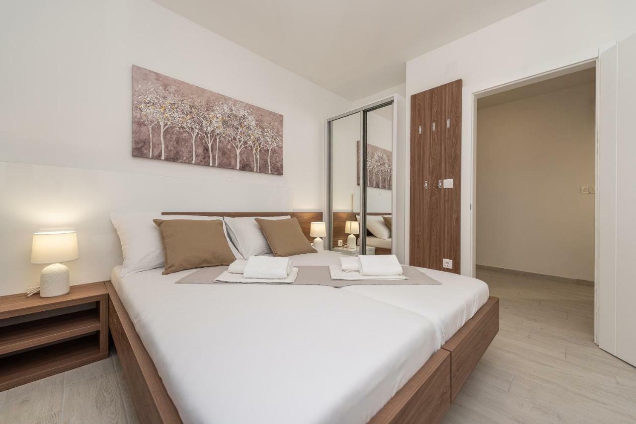 Apartments & Rooms Pool Villas Maris โนวาลยา ภายนอก รูปภาพ