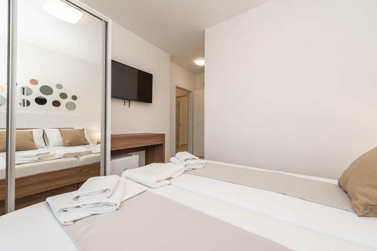 Apartments & Rooms Pool Villas Maris โนวาลยา ภายนอก รูปภาพ