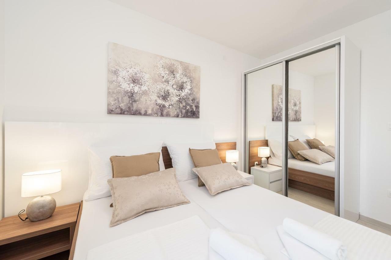 Apartments & Rooms Pool Villas Maris โนวาลยา ภายนอก รูปภาพ