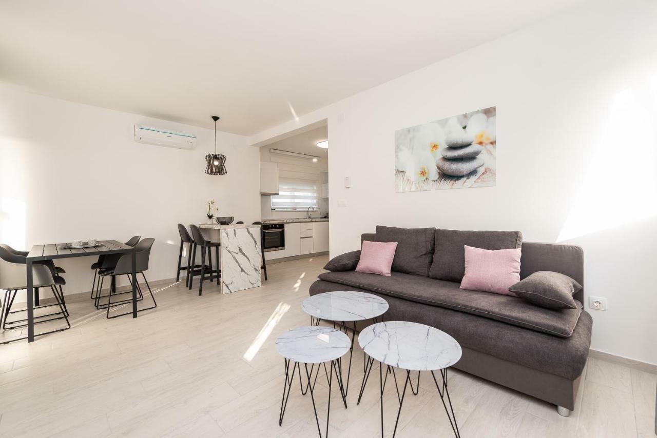 Apartments & Rooms Pool Villas Maris โนวาลยา ภายนอก รูปภาพ
