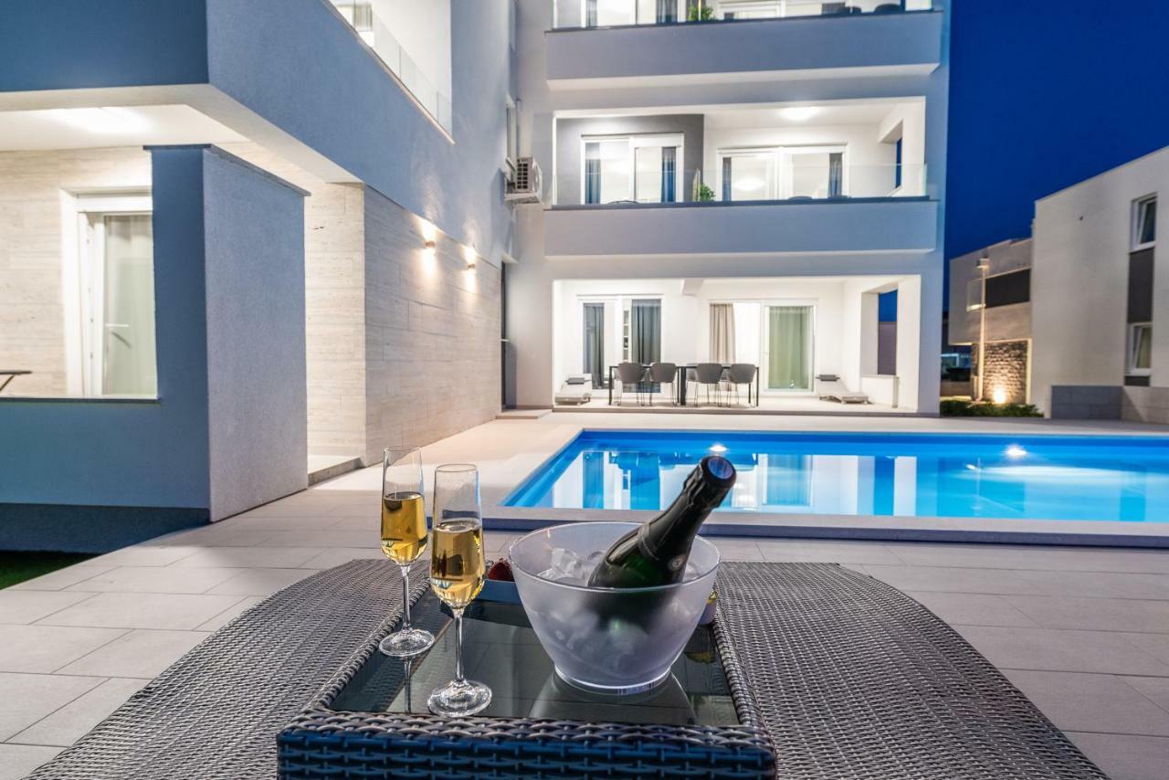 Apartments & Rooms Pool Villas Maris โนวาลยา ภายนอก รูปภาพ