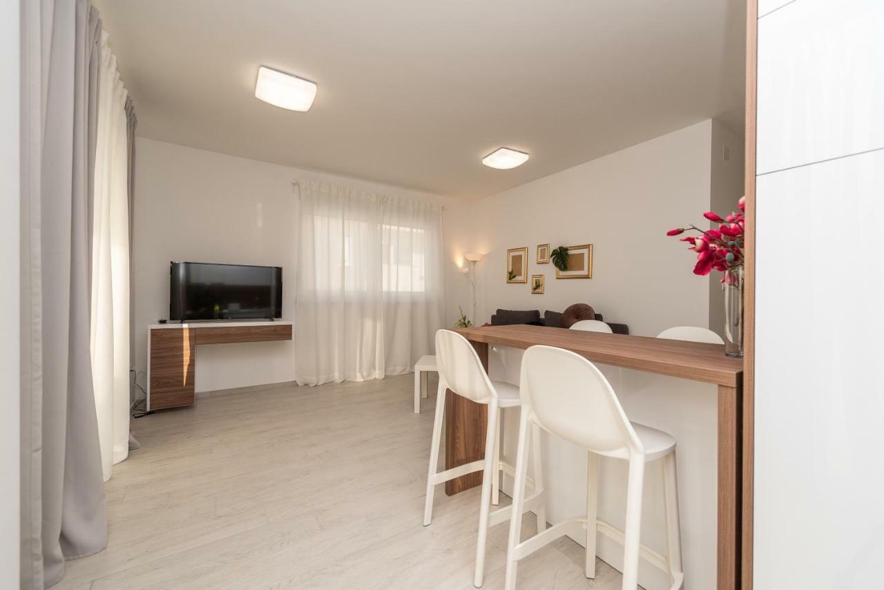 Apartments & Rooms Pool Villas Maris โนวาลยา ภายนอก รูปภาพ