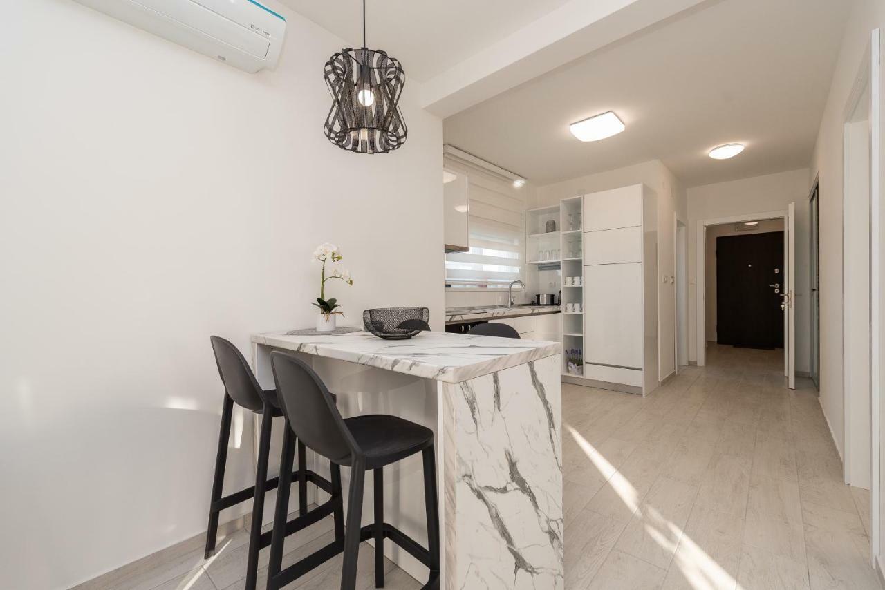 Apartments & Rooms Pool Villas Maris โนวาลยา ภายนอก รูปภาพ