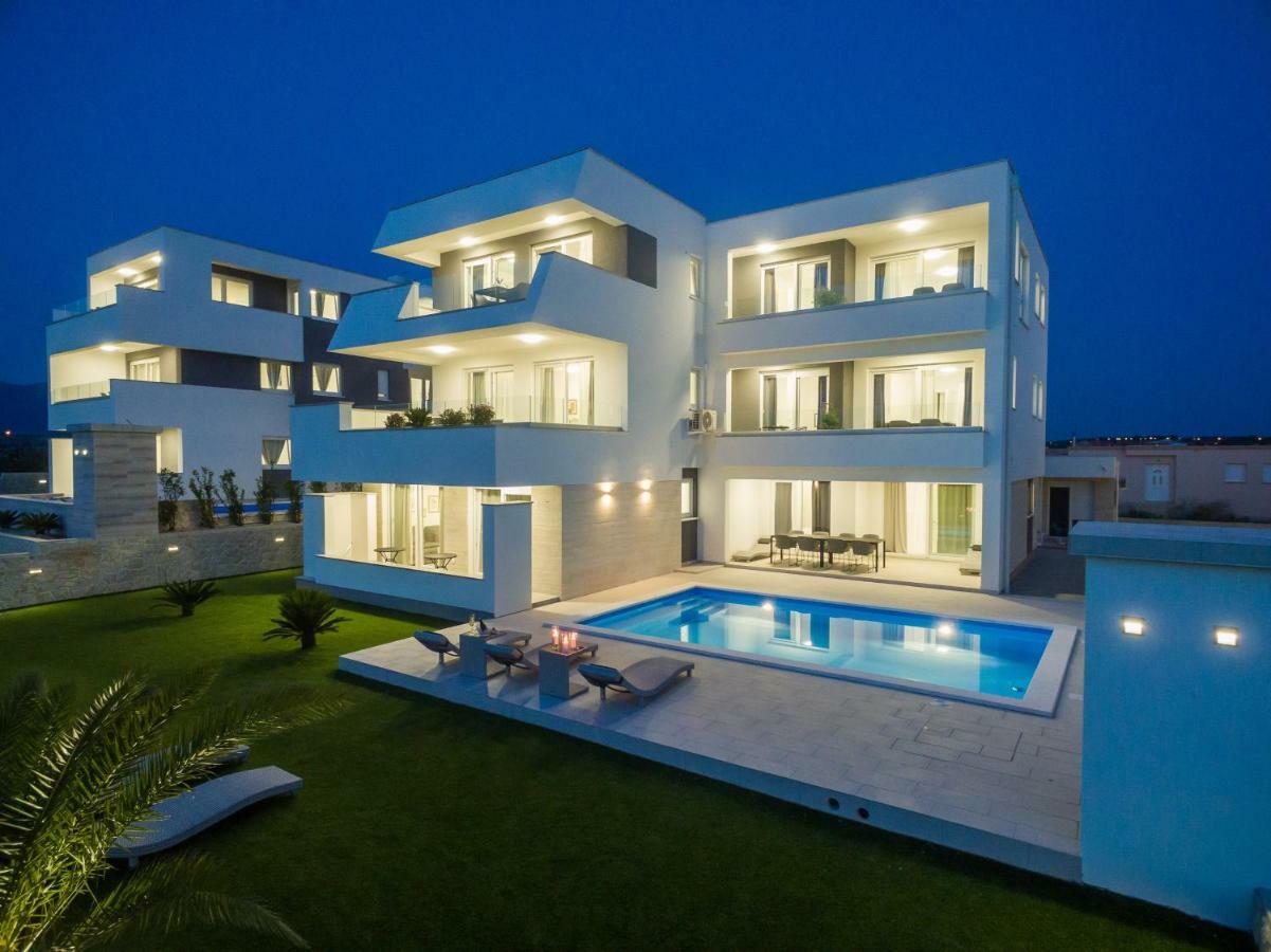Apartments & Rooms Pool Villas Maris โนวาลยา ภายนอก รูปภาพ